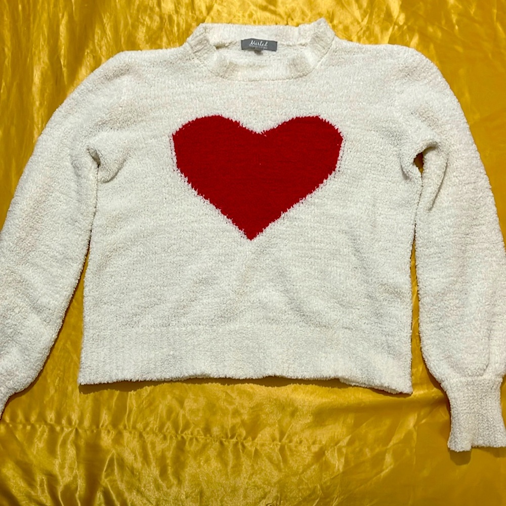Marled White and Red Crew Neck Sweater with Heart Design